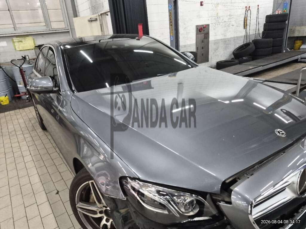 2020 Mercedes-Benz E 300 4MATIC, photograph 4