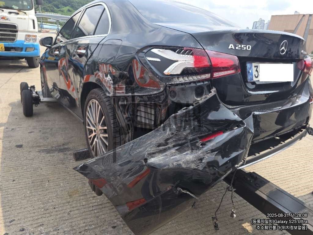 2021 Mercedes-Benz A250 4MATIC, photograph 7