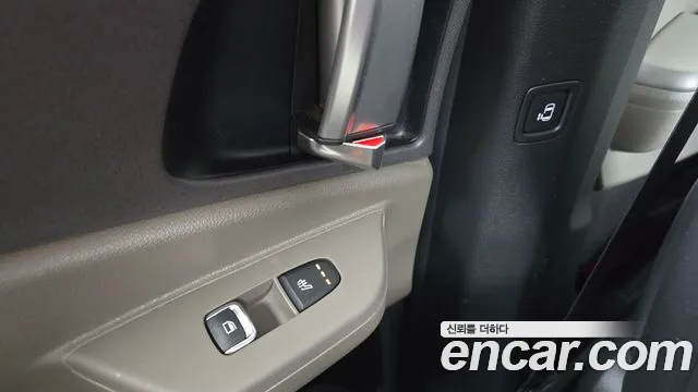 Kia Canival HEV 9 seater Prestige — photo 1 of 31
