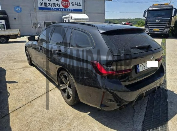2023 BMW 320i Touring, photograph 3