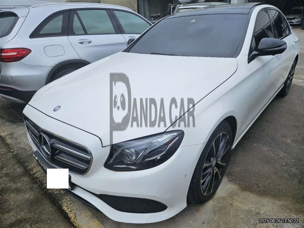2017 Mercedes-Benz E300, photograph 4