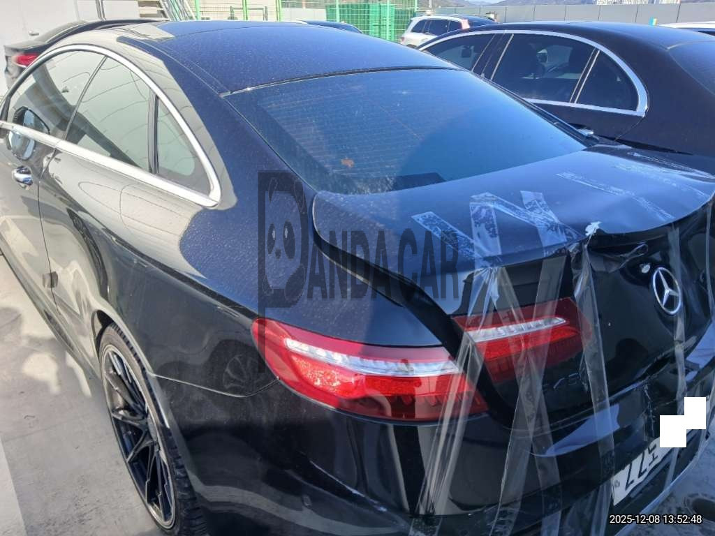 2017 Mercedes-Benz E400 4Matic Coupe, photograph 3