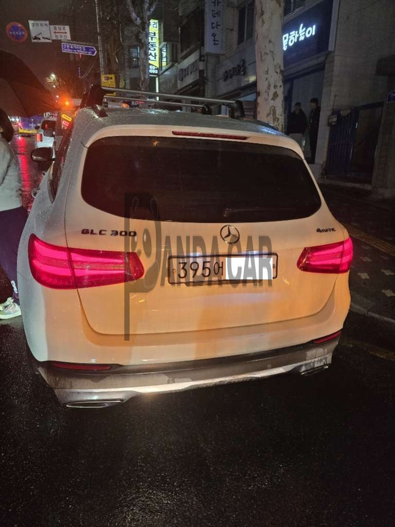 2019 Mercedes-Benz GLC300 4Matic, photograph 3