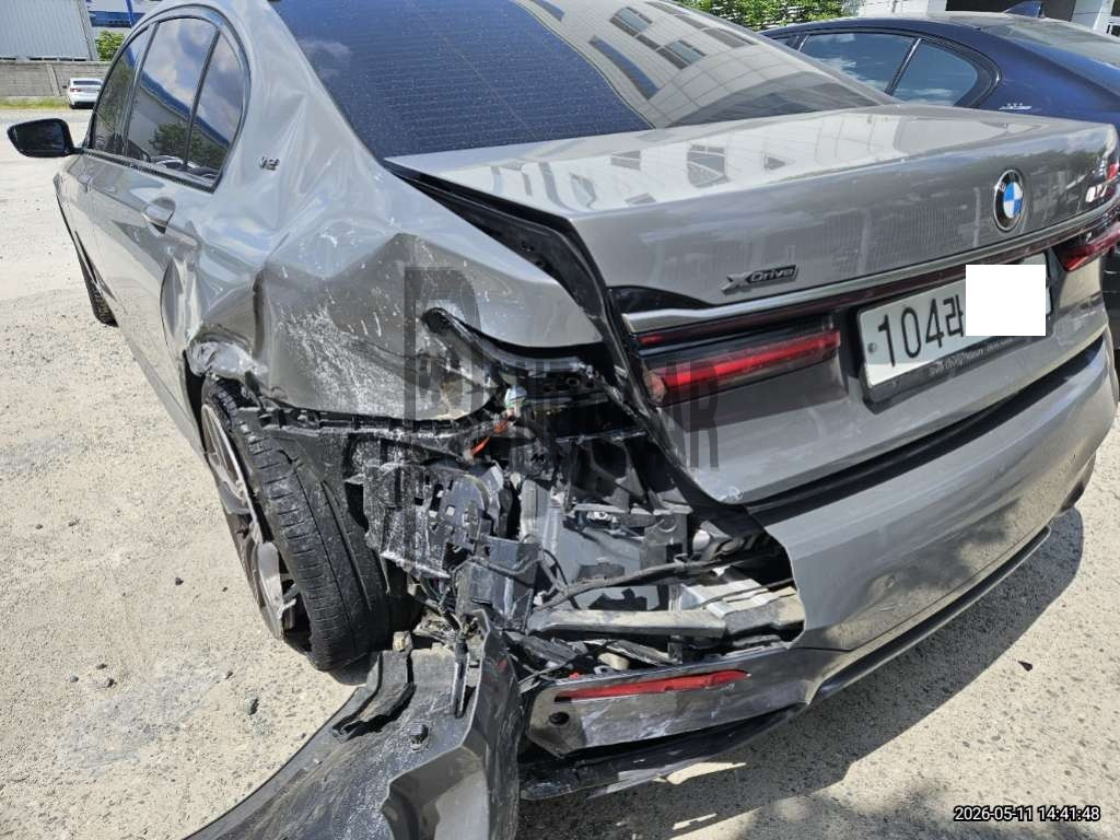 2020 BMW M760Li xDrive, photograph 2