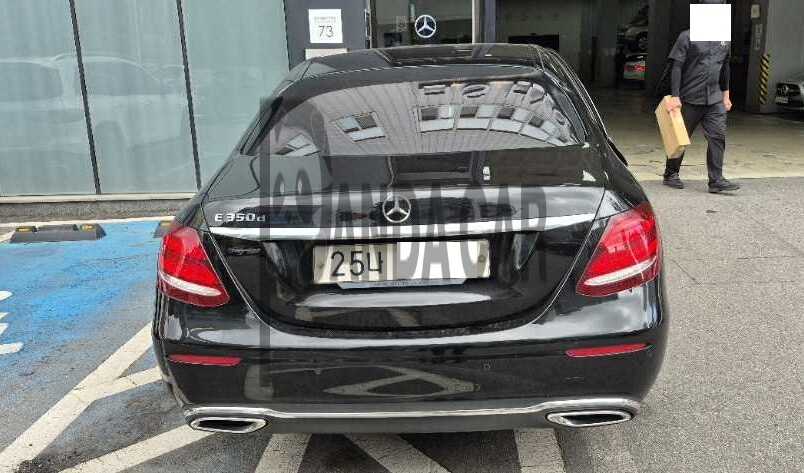 2017 Mercedes-Benz E220 d, photograph 1