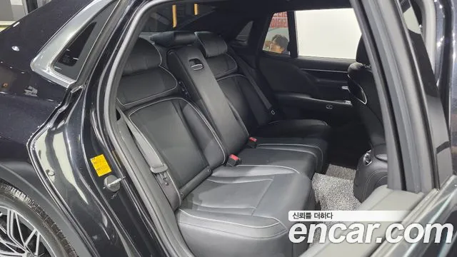 Genesis G90 Gasoline 3.5 Turbo 2WD — photo 1 of 35