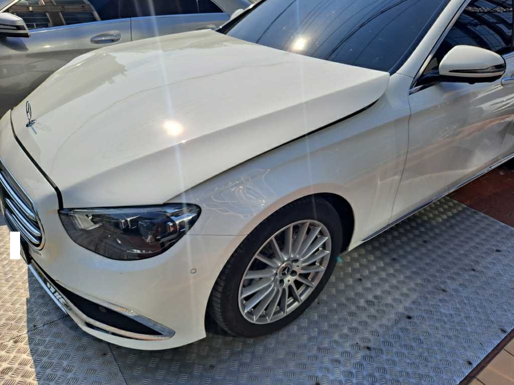 2022 Mercedes-Benz E250, photograph 2