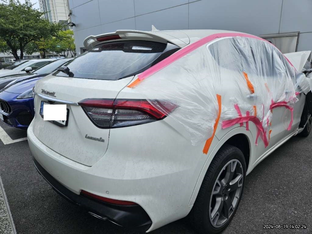 2021 Maserati Levante, photograph 3