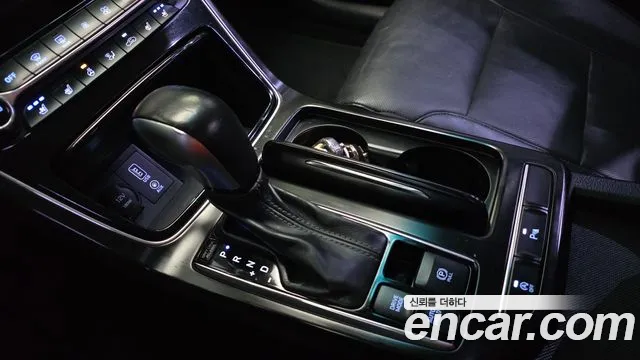 Hyundai Grandeur 2.2 Diesel Premium — photo 1 of 20