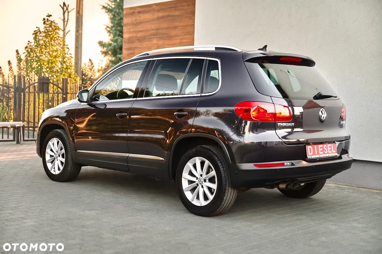 2015 Volkswagen Tiguan 2.0 TDI DPF 4Motion DSG Lounge Track & Style, photograph 2