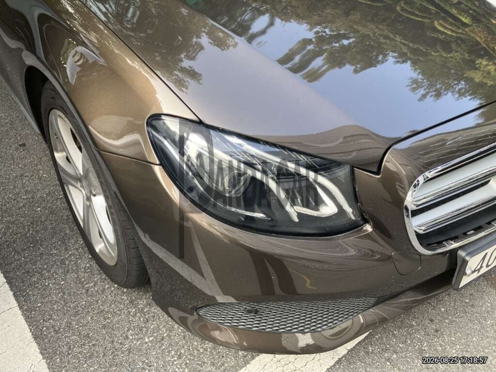 2017 Mercedes-Benz E200, photograph 3