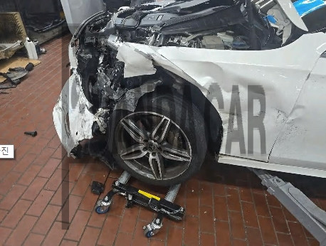 2020 Mercedes-Benz E 300 4MATIC, photograph 1
