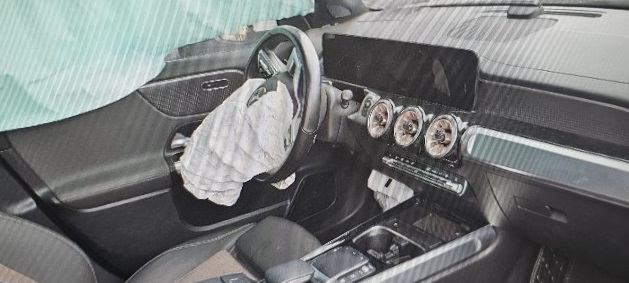 2022 Mercedes-Benz EQB300 4MATIC, photograph 3