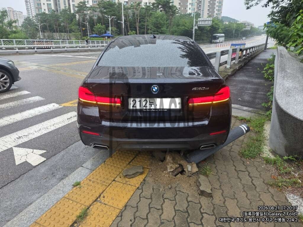 2022 BMW 530e, photograph 2