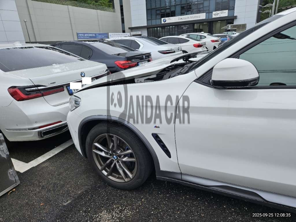 2021 BMW X4 xDrive20i, photograph 3