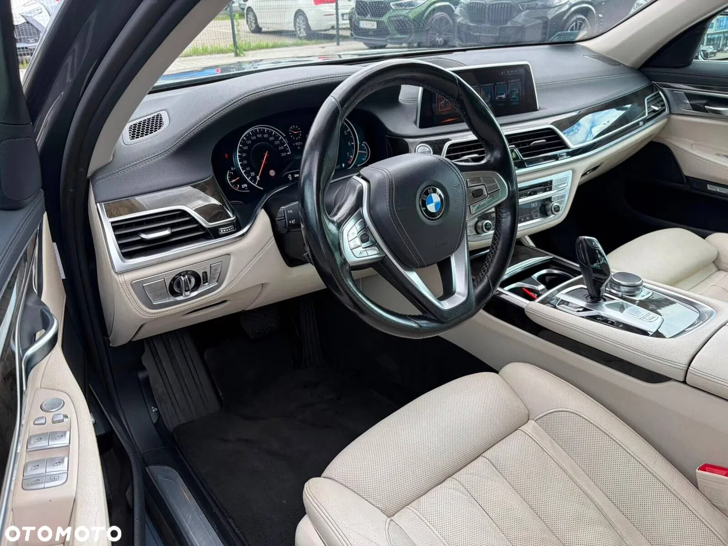 2016 BMW Seria 7 750Li xDrive, photograph 10