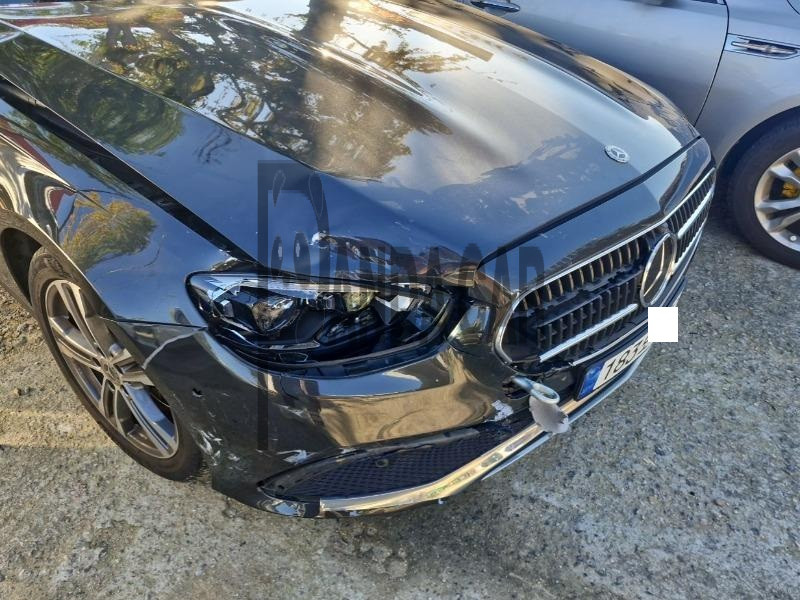 2021 Mercedes-Benz E350 4MATIC, photograph 2