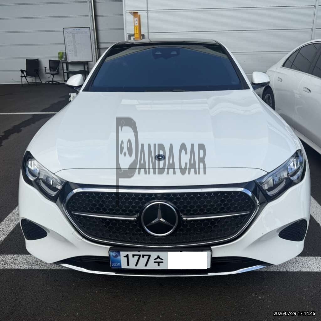 2025 Mercedes-Benz E 200, photograph 1