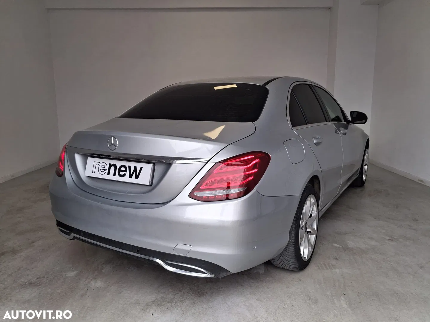 2015 Mercedes-Benz C 200 7G-TRONIC, photograph 2