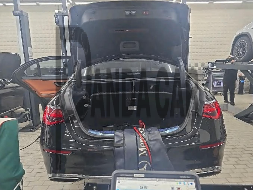 2021 Mercedes-Benz S580 4MATIC, photograph 3