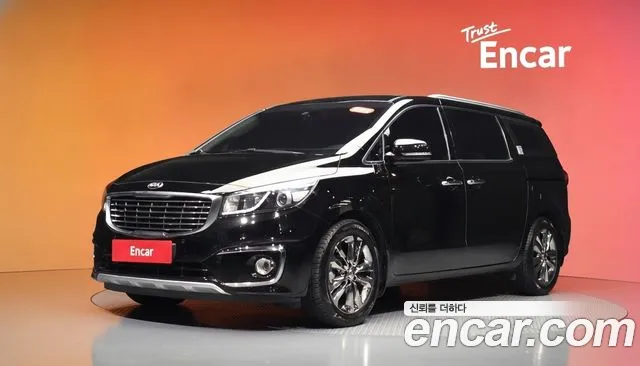 Kia Canival 9-seater Prestige — photo 1 of 30