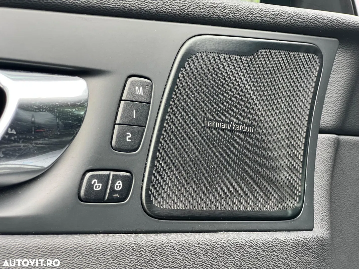 2020 Volvo XC 60 D4 R-Design, photograph 10
