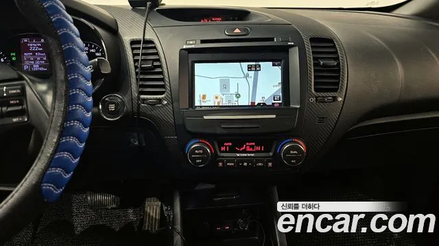 Kia K3 Trendy — photo 1 of 20