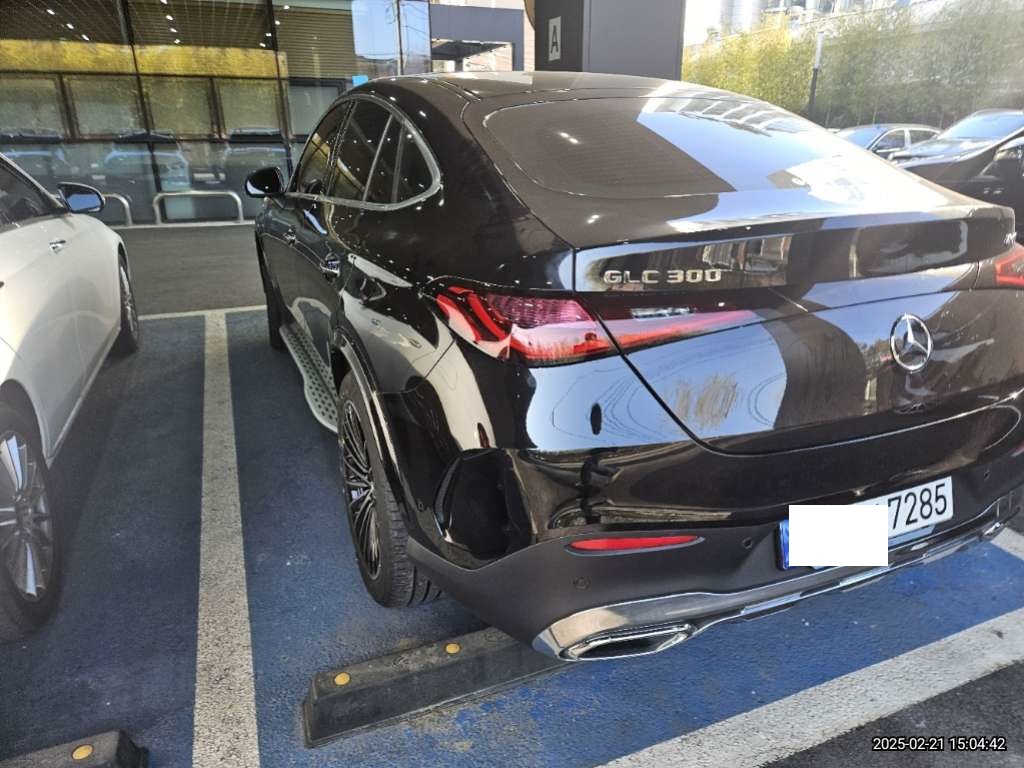 2024 Mercedes-Benz GLC 300 4MATIC Coupe, photograph 4