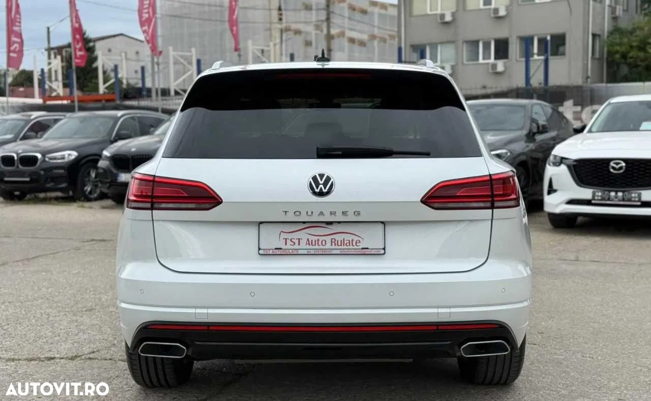 2022 Volkswagen Touareg, photograph 7