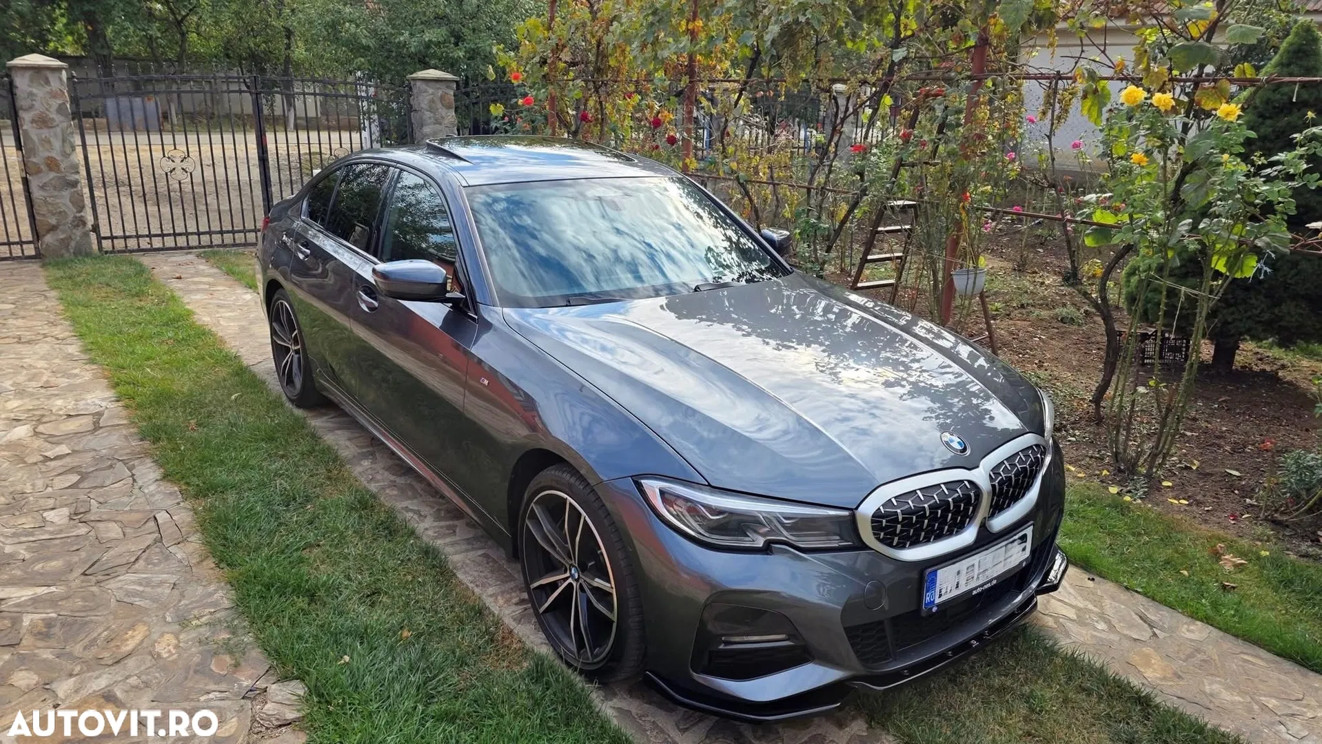 BMW Seria 3 330e xDrive Aut. M Sport — photo 1 of 8