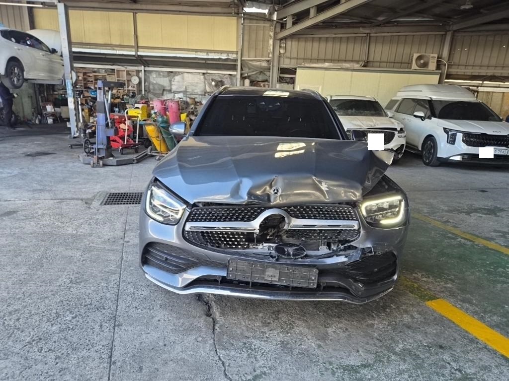 2022 Mercedes-Benz GLC300 4MATIC, photograph 4