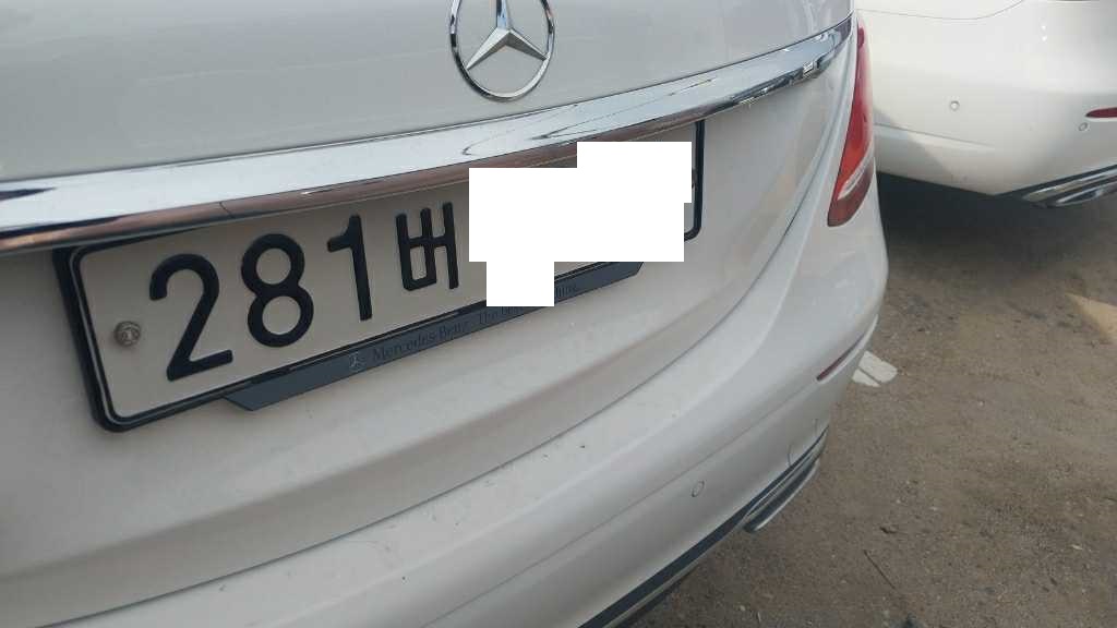 2020 Mercedes-Benz E 300, photograph 1