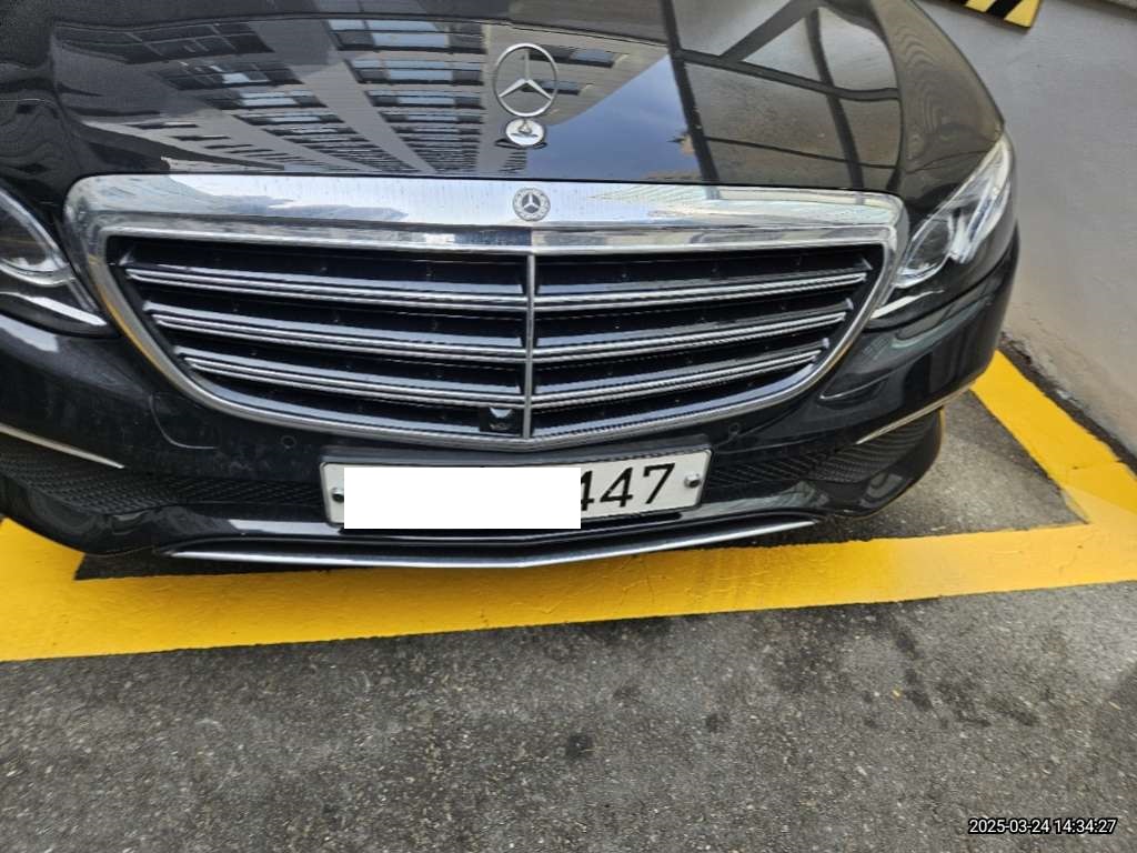 2018 Mercedes-Benz E300 4Matic, photograph 1