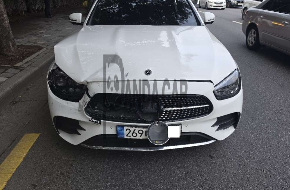 2021 Mercedes-Benz E350 4MATIC, photograph 1
