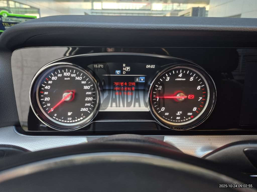 2018 Mercedes-Benz E200, photograph 3