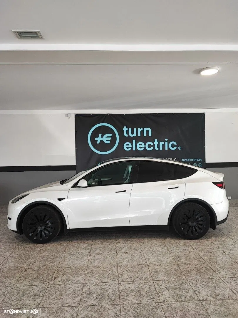 2023 Tesla Model Y Tração Traseira, photograph 1