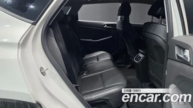 Hyundai Tucson Diesel 2.0 2WD — photo 1 of 37