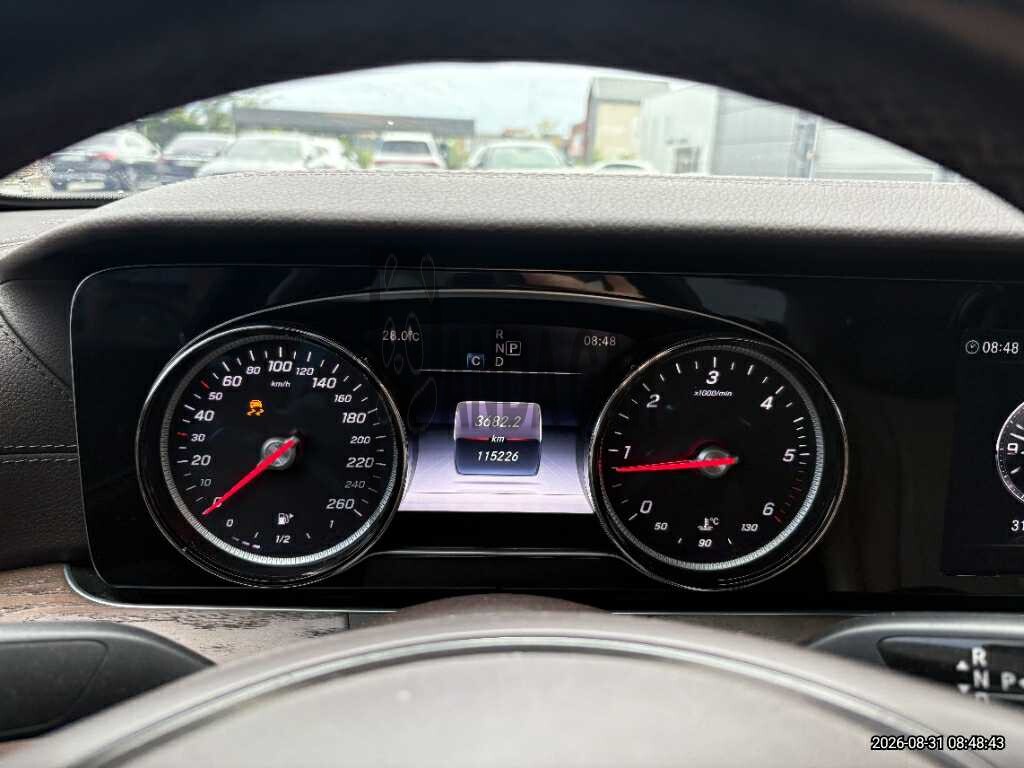 2017 Mercedes-Benz E220 d 4Matic, photograph 4