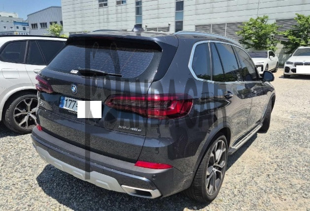 2022 BMW X5 xDrive45e iPerformance, photograph 3