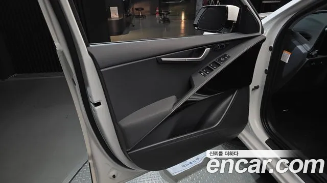 Kia Niro Air — photo 1 of 34