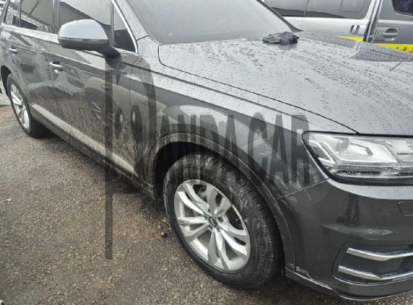 2019 Audi Q7 45 TFSI quattro, photograph 3