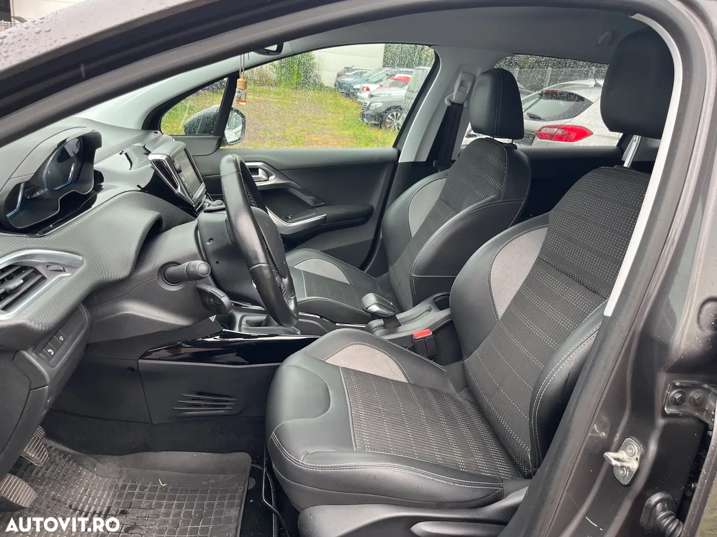 2019 Peugeot 2008 1.2 PureTech Turbo S&S Allure, photograph 8