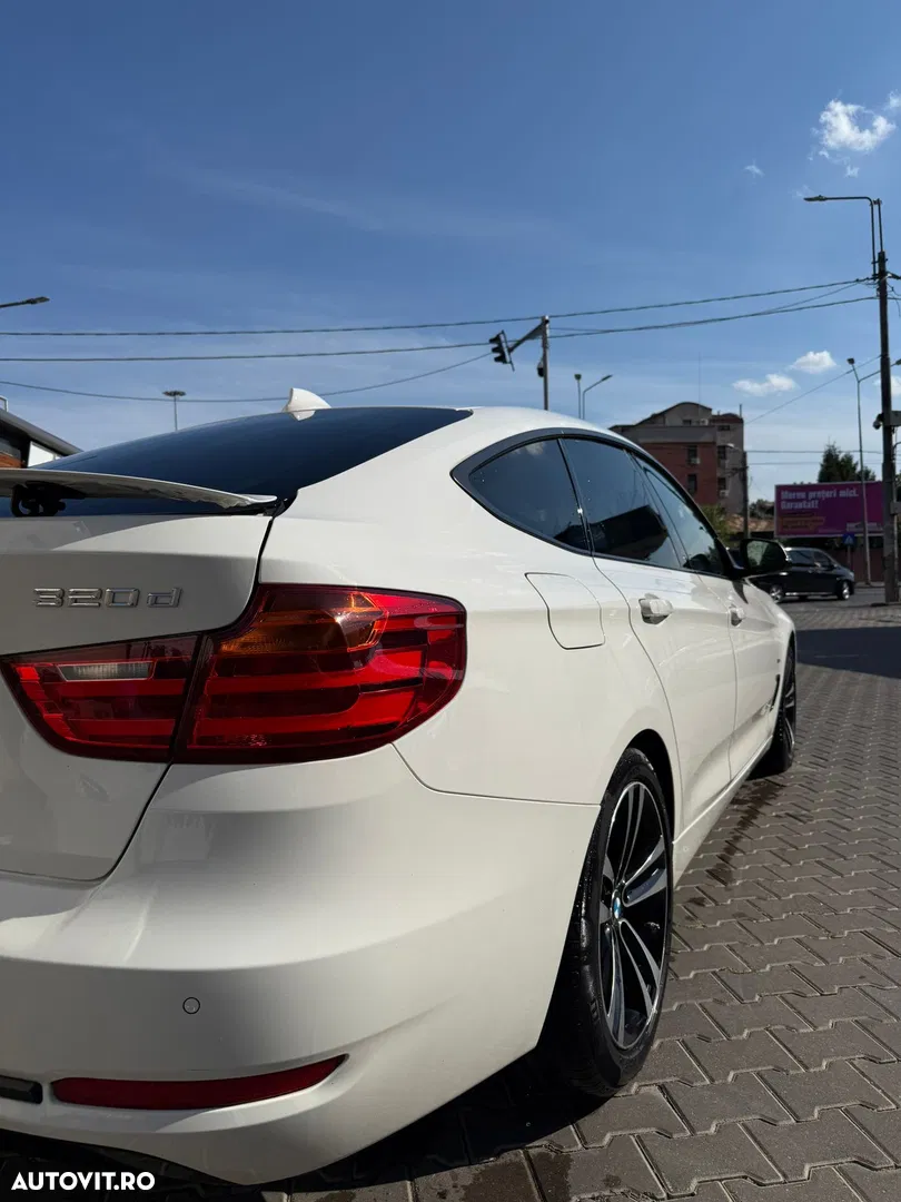 2015 BMW Seria 3 320d xDrive Aut. Luxury Line, photograph 2