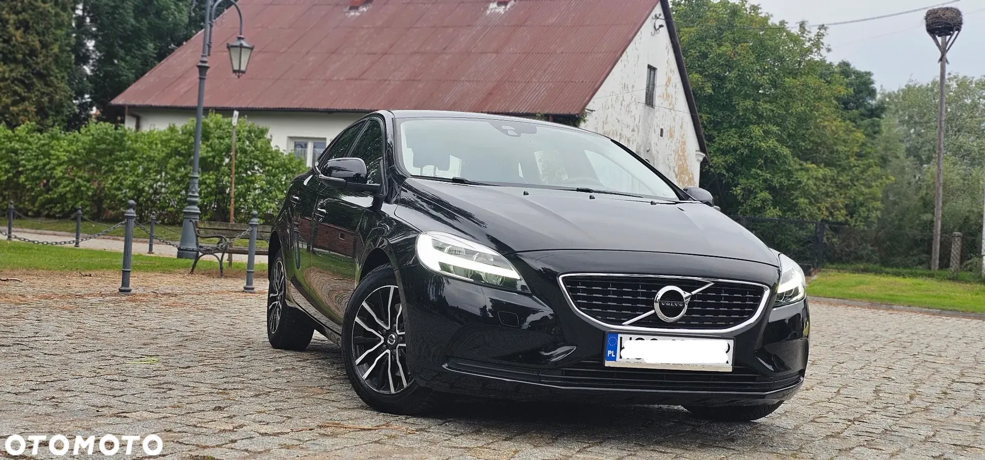 2019 Volvo V40, photograph 1