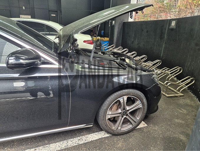 2019 Mercedes-Benz E300, photograph 4