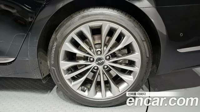 Kia K9 3.3 T-GDI — photo 1 of 30