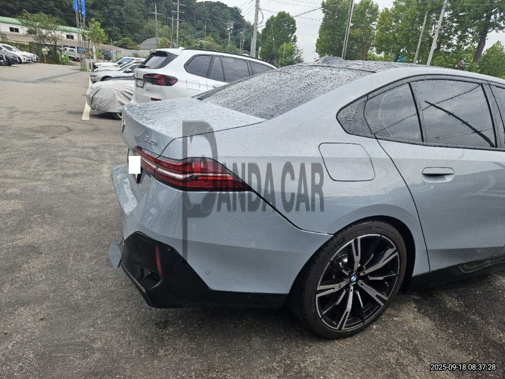 2025 BMW 530i xDrive, photograph 2