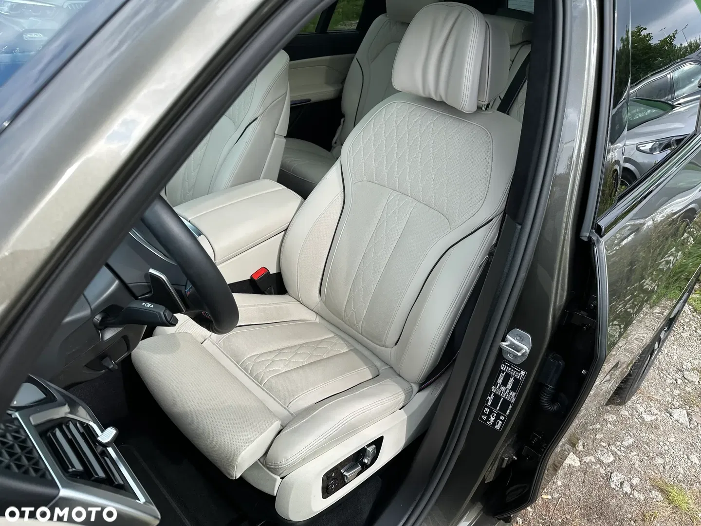 2025 BMW X7 M60i xDrive mHEV sport, photograph 11