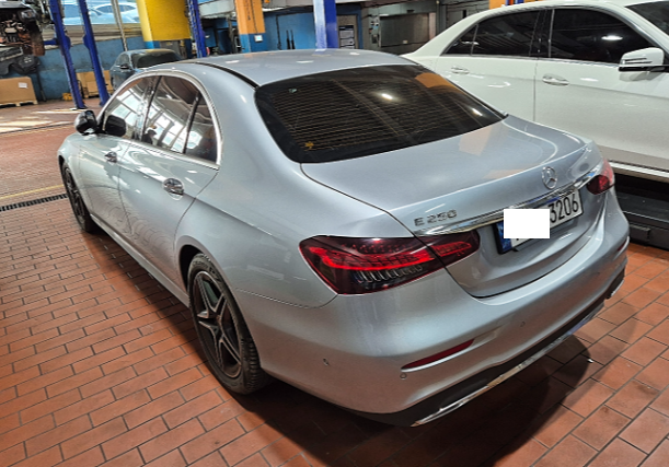 2023 Mercedes-Benz E250, photograph 5