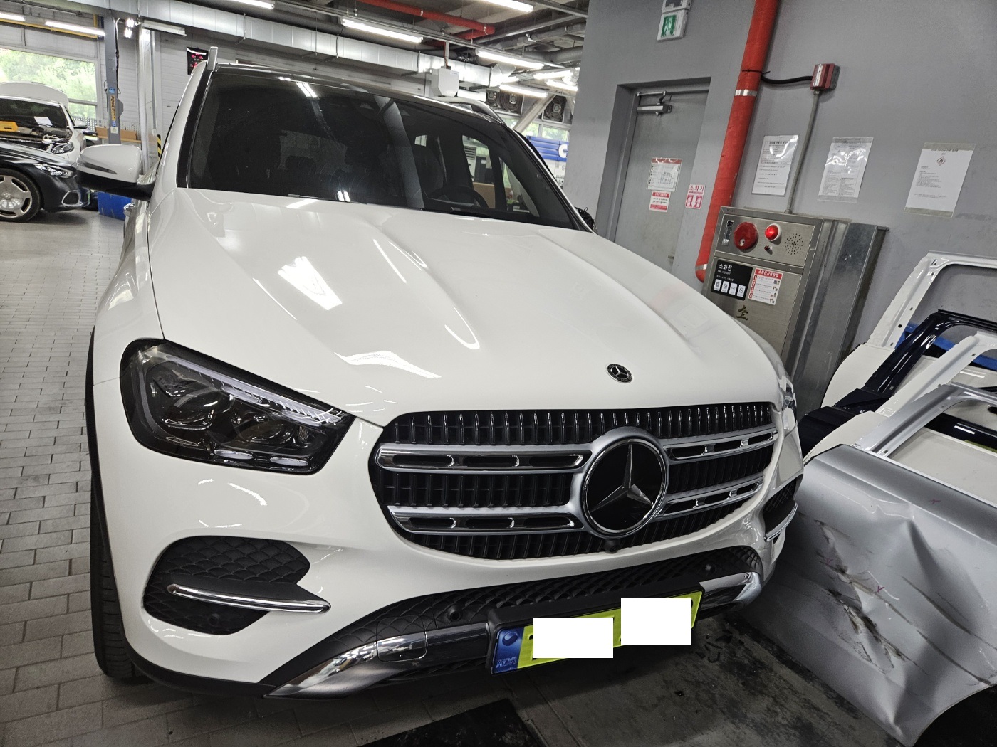 2024 Mercedes-Benz GLE 300 d 4MaTIC, photograph 2